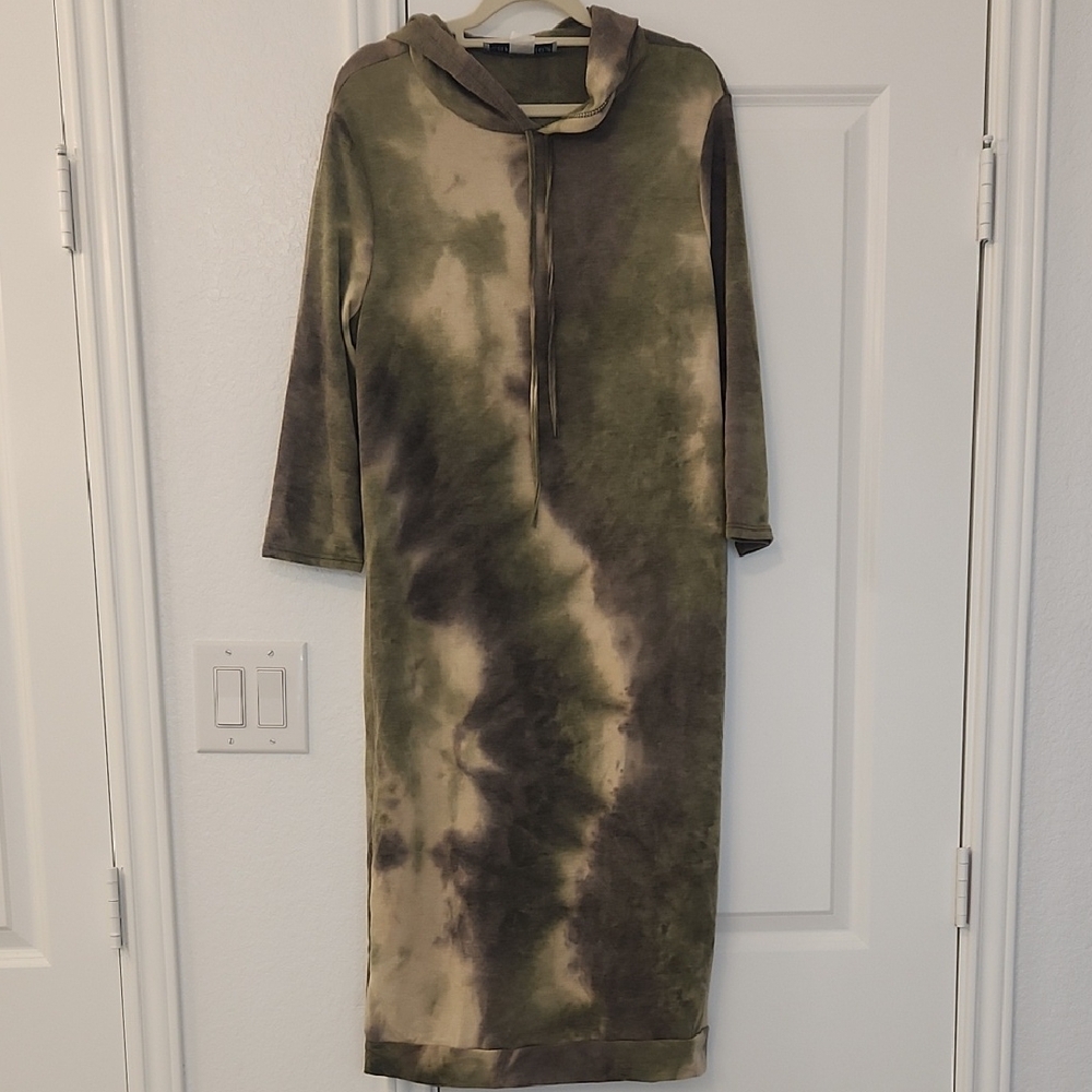 Tie-Dye Hooded Maxi Dress